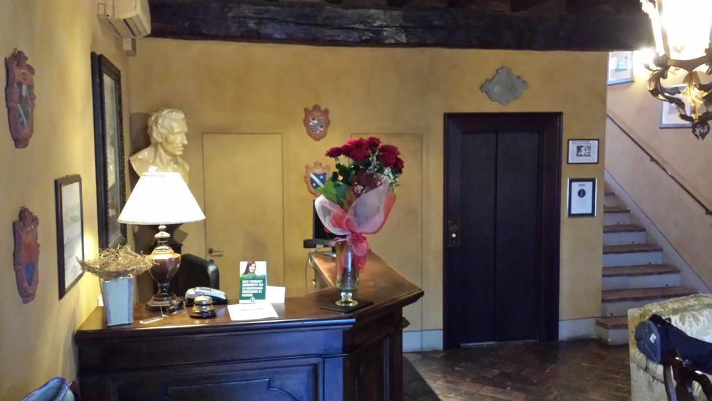 Hotel Torre Di San Martino Гаццола-ди-Ривальта Экстерьер фото