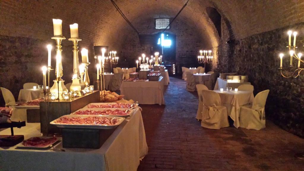 Hotel Torre Di San Martino Гаццола-ди-Ривальта Экстерьер фото