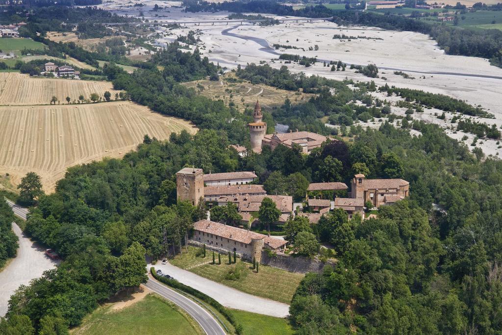Hotel Torre Di San Martino Гаццола-ди-Ривальта Экстерьер фото