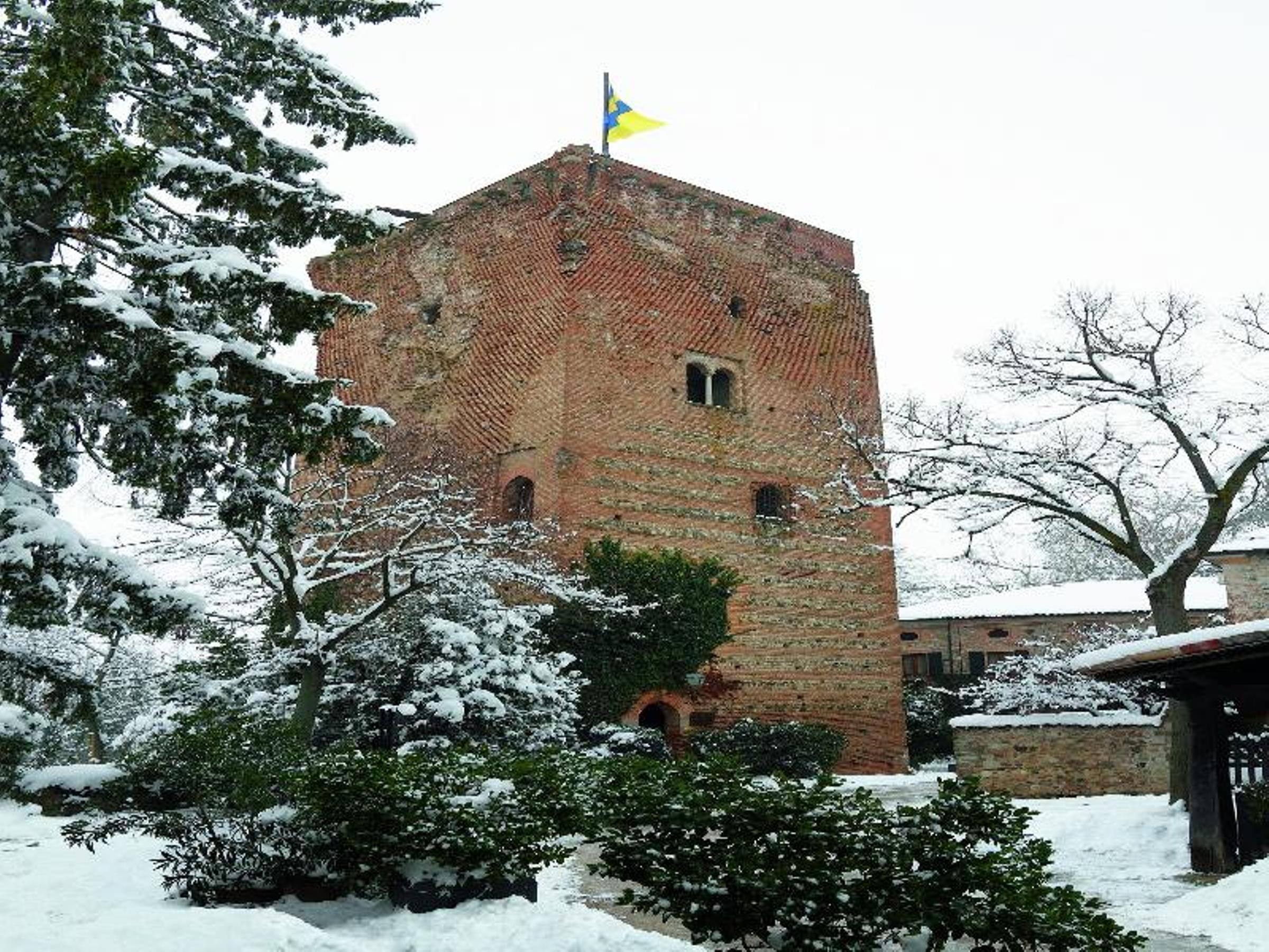 Hotel Torre Di San Martino Гаццола-ди-Ривальта Экстерьер фото