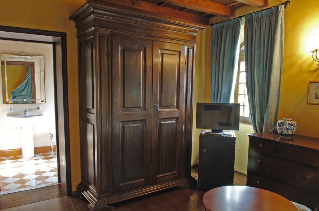 Hotel Torre Di San Martino Гаццола-ди-Ривальта Экстерьер фото
